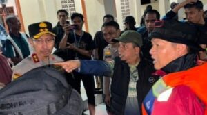 Ketua DPRD Padang Muharlion tinjau korban banjir